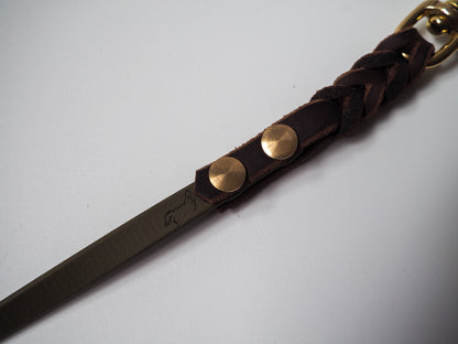 THENSKI Gravur auf handgefertigter Leine – hochwertiges Logo-Detail auf Leder oder Biothane® für personalisiertes Hundezubehör