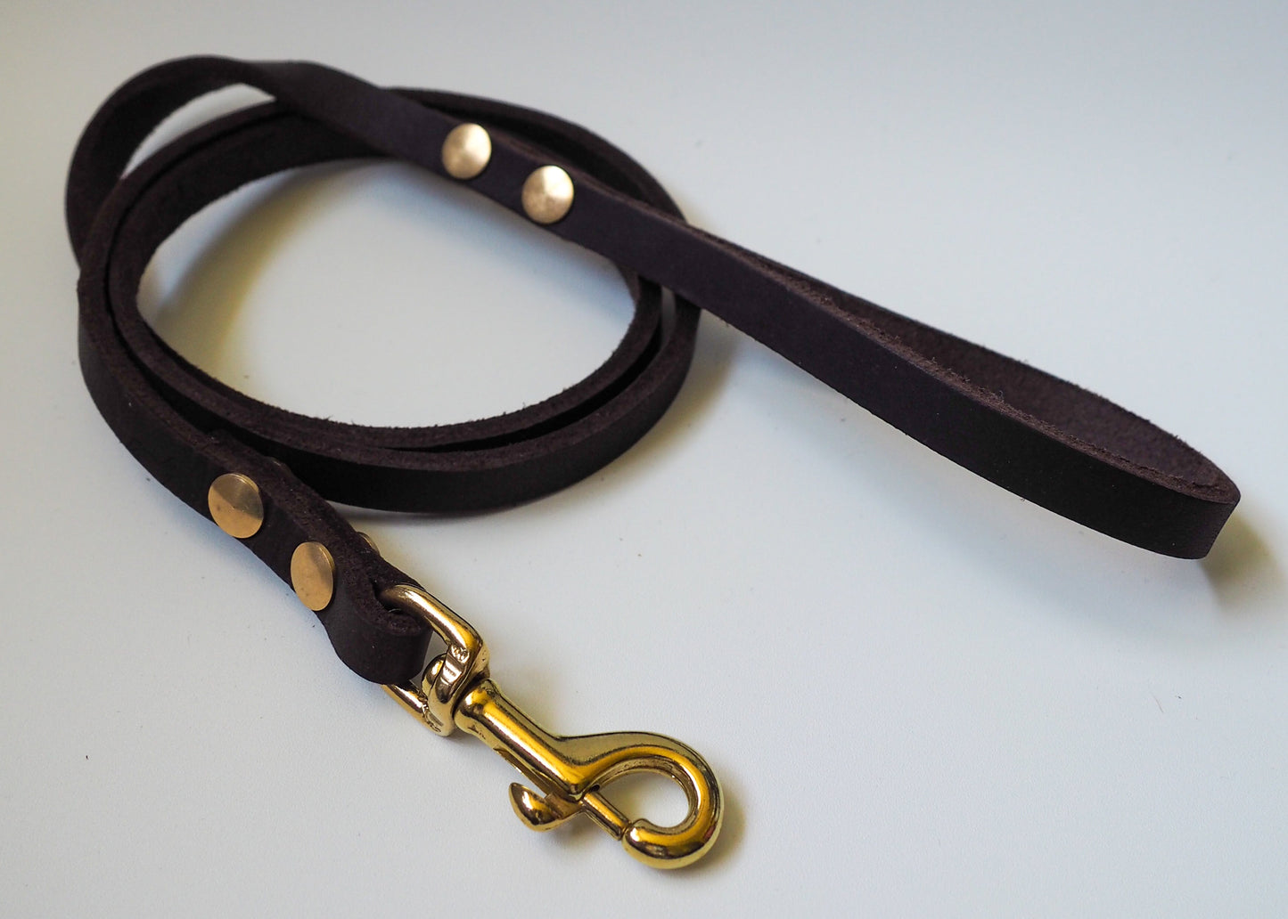 Führleine mit Handschlaufe aus einfarbigem Leder – hochwertig & handgemacht