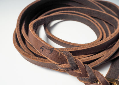 Detail der geflochtenen Leder-Schleppleine – hochwertiges Leder mit stabilem Karabiner