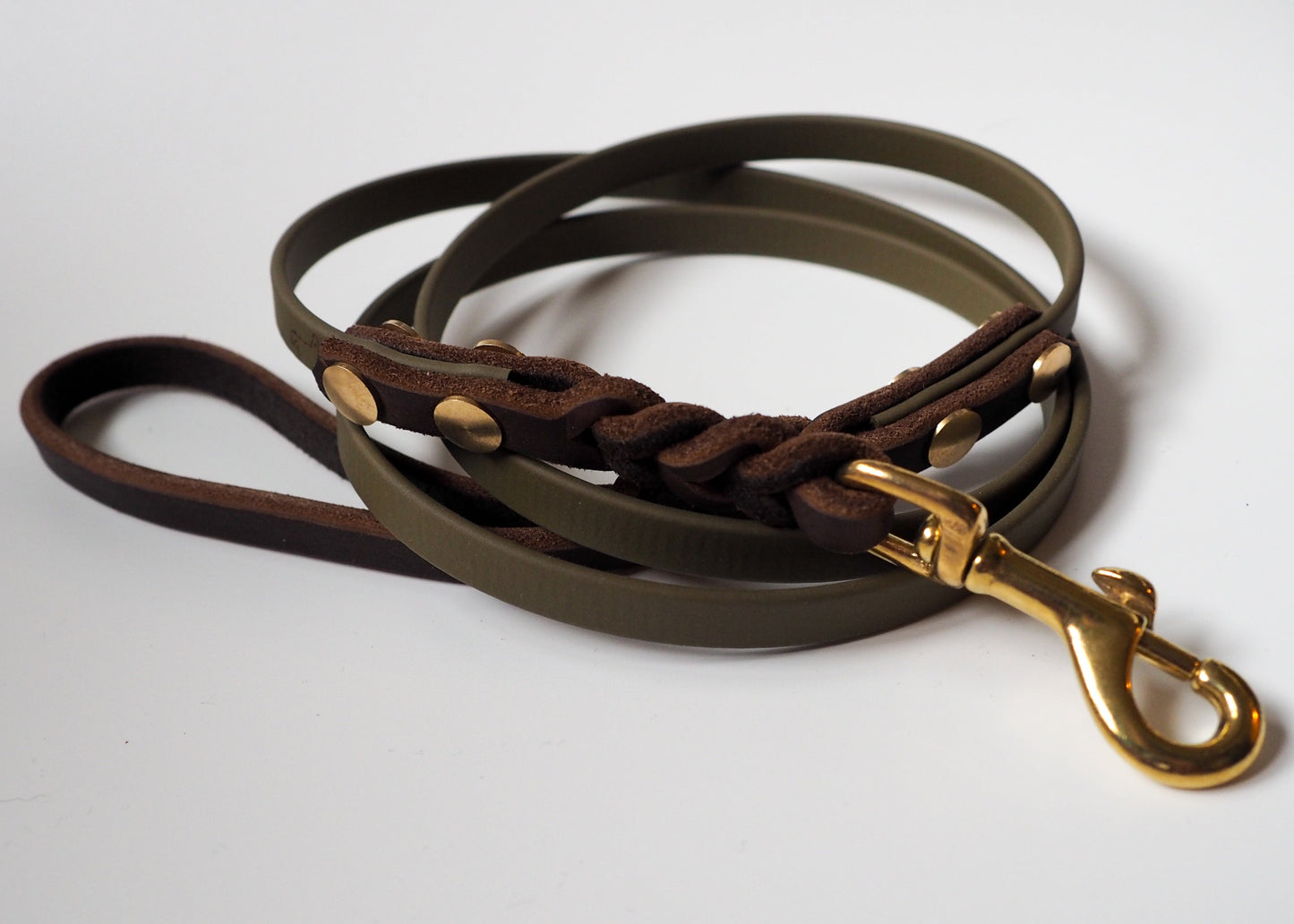 Geflochtene Führleine aus zweifarbiger Biothane® mit Handschlaufe aus Leder – robust, stylisch und wetterfest