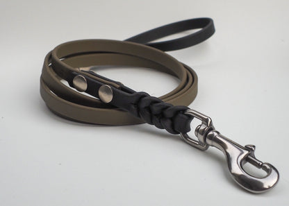 Geflochtene Führleine aus zweifarbiger Biothane® mit integrierter Handschlaufe – langlebig, wasserfest und leicht zu reinigen
