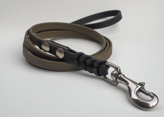 Geflochtene Führleine aus zweifarbiger Biothane® mit integrierter Handschlaufe – langlebig, wasserfest und leicht zu reinigen
