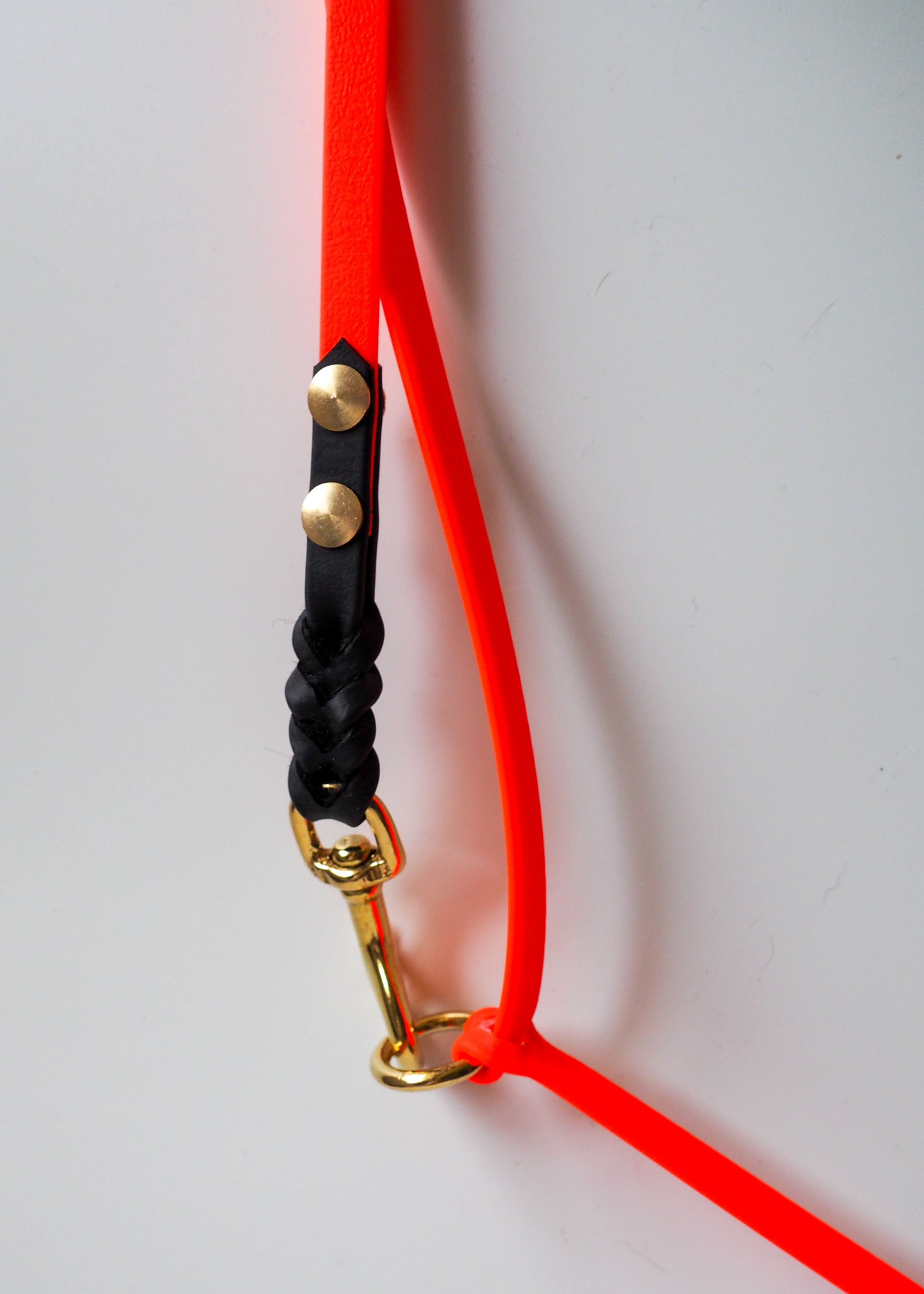 Geflochtene Verstell-Leine aus zweifarbiger Biothane® – individuell einstellbare Hundeleine, wetterfest und pflegeleicht, edles Design