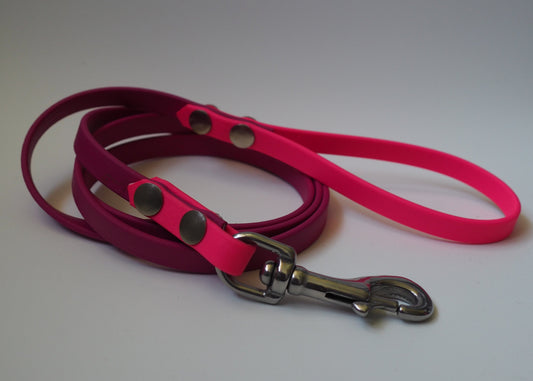 Zweifarbige Schleppleine mit Handschlaufe aus Biothane® – robust, wasserfest und individuell anpassbar in Länge und Farbe